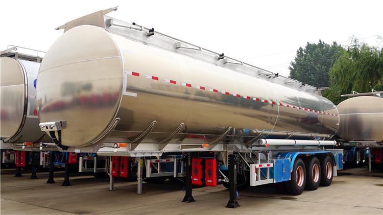 Factoy Show of Tri Axle Aluminum Fuel Tanker Trailer