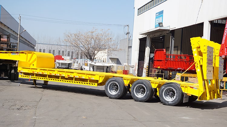 CIMC Tri Axle 80 Ton Semi Low Bed Trailer for Sale in Senegal