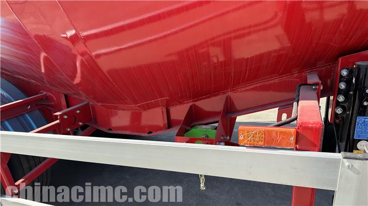 3 Axle 40 Ton Dry Bulk Trailer for Sale in Jamaica