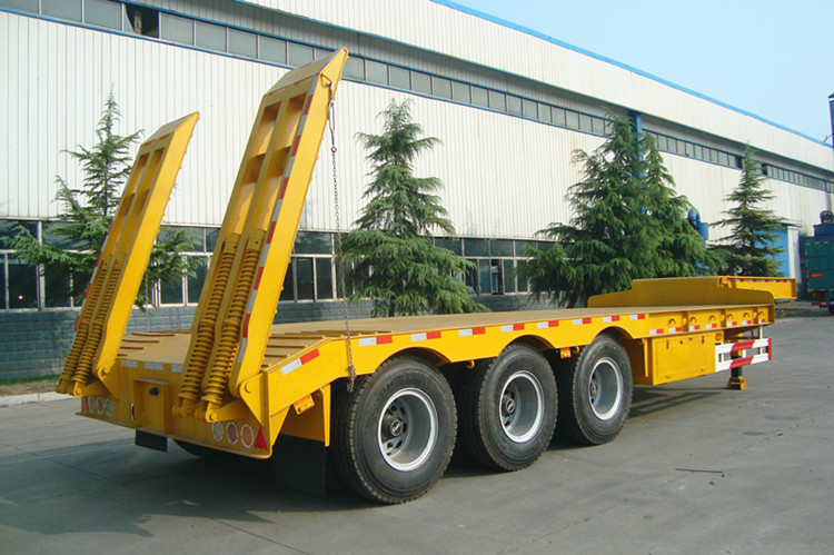 Tri Axle 60T Low Loader Truck Trailer for Sale in Tanzania Arusha