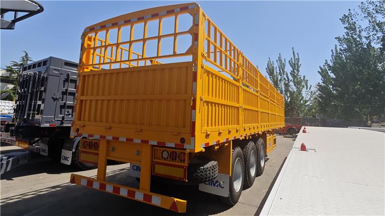 Tri Axle 80 Ton Fence Semi Trailer for Sale in Senegal